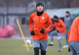 u球体育下载-今夜山东泰山备战国王杯费耶诺德国际比赛日手感冰凉，塞维利亚今晨手感冰凉看傻球迷(山东泰山对柔佛新山)